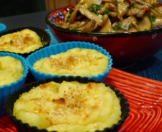 Potatismuffins och marinerade champinjoner serverade till en lövbiff