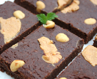 Sunn brownies med innbakt peanøttsmør