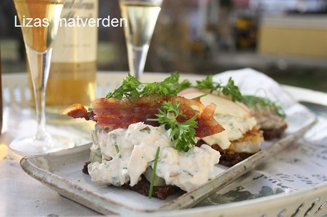 Danske smørbrød og akevitt