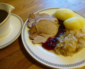 Skinkestek med solbærsirup ✿ Surkål, saus og poteter ✿