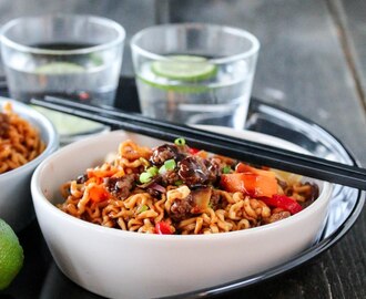 WOK MED SPICY KJØTTDEIG & NUDLER