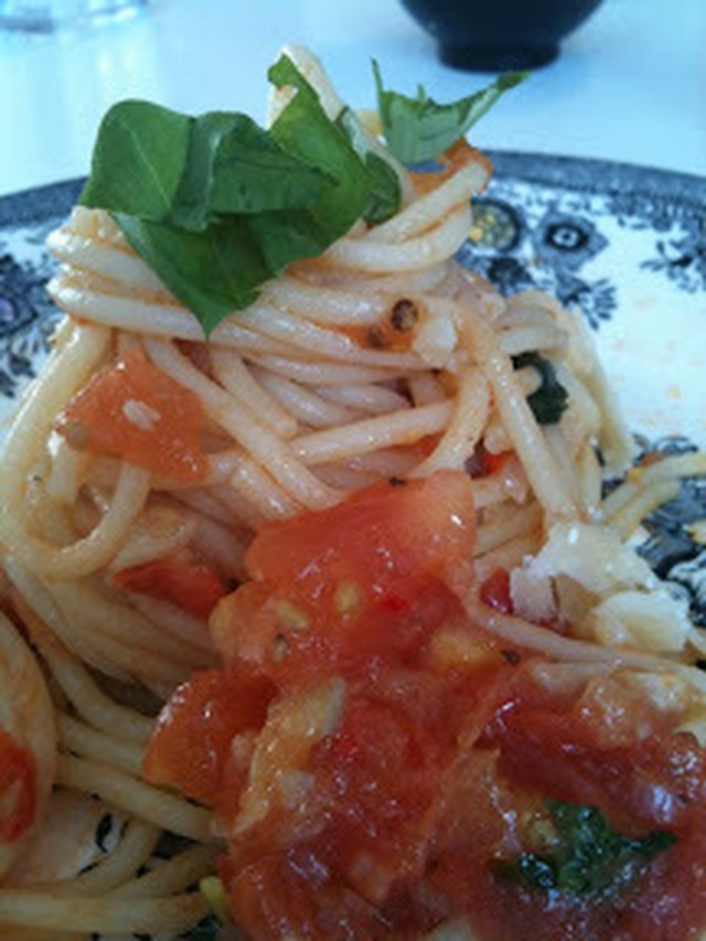 Spagetti med tomatsaus