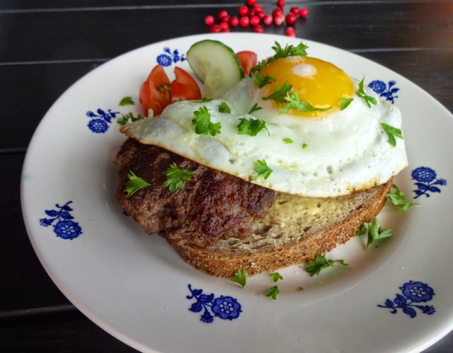 Karbonadesmørbrød med speilegg !