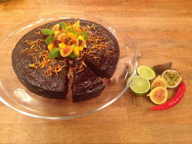 Sjokoladekake med chili og eksotisk fruktsalat!