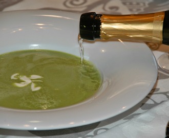 Grønn ertersuppe med champagne