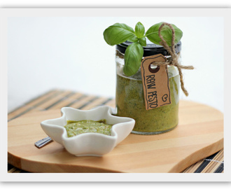 Hjemmelaget raw pesto!