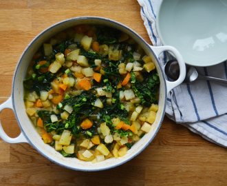 Grønnsakssuppe med høstens rotgrønnsaker