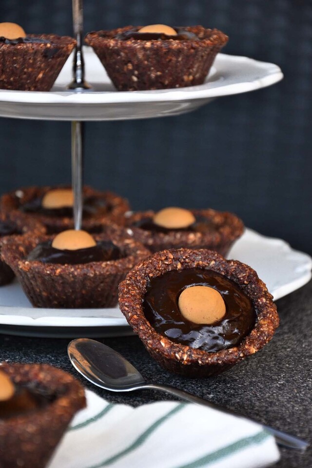 Mini chocolate avocado protein pies