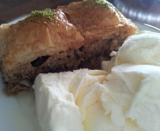 Baklava med kakefyll