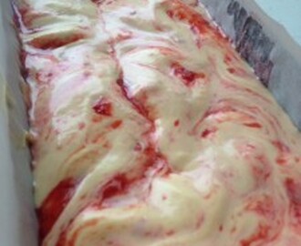 Sitronis med jordbær / lemon ice cream with strawberry