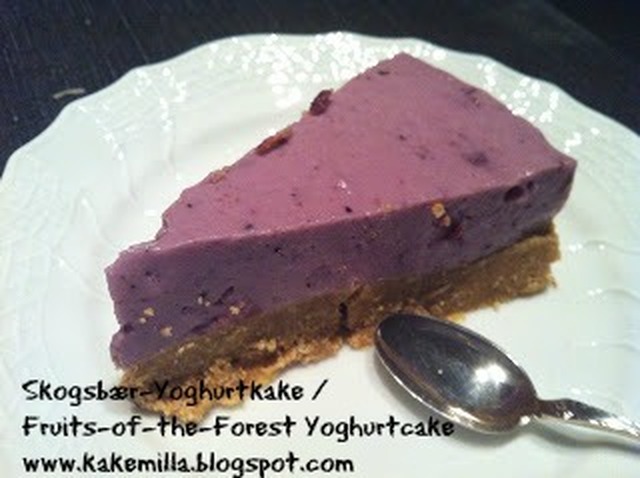 Skogsbær-Yoghurtkake / Fruits-of-the-Forest Yoghurtcake