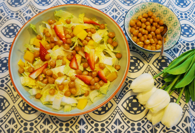 Dagens mat-tips: Salat med crispy kikerter og mango