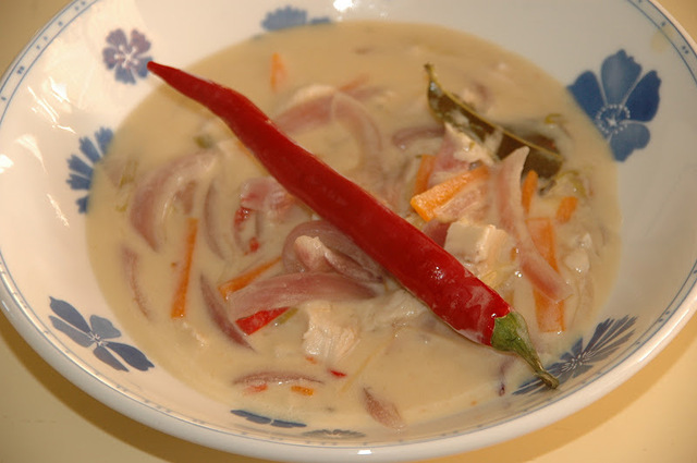 Thaiinspirert suppe med kokosmelk og kylling