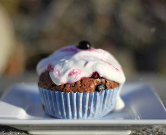 Sjokoladecupcakes med blåbær. "Low fat"