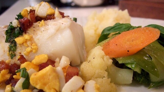 Lettsaltet torsk med egg- og baconsmør