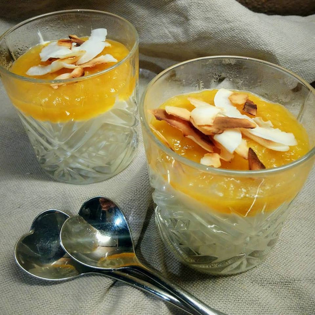 Deilig fromasj m /Skyr m appelsin & mango og mangocoulis