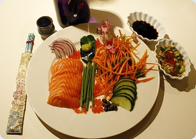 Rå laks med tilbehør(Sashimi)