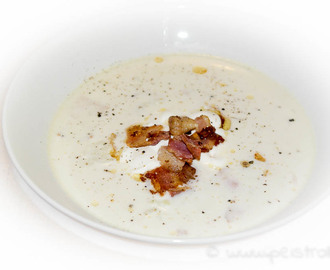 Blomkålsuppe toppet med bacon