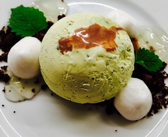 Matcha parfait på sjokoladejord