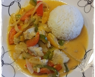 Hvit fisk i red curry.