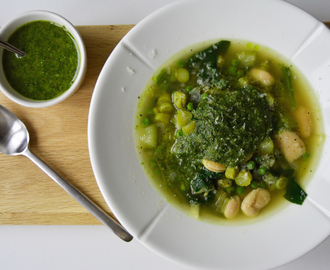 Grønn minestrone med hjemmelaget urtepesto