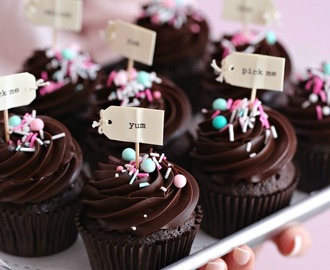 simply- old fashion chocolate cupcakes