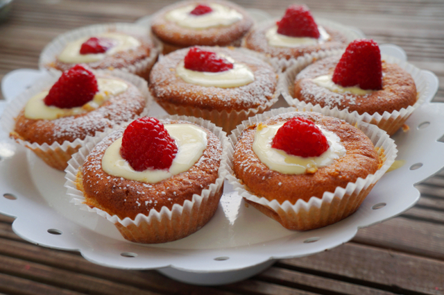 Lyst på noe godt til helgen: Muffins fylt med vaniljekrem!