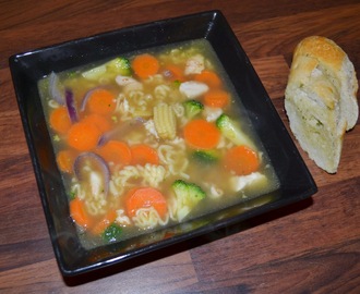 Kylling og nudel suppe