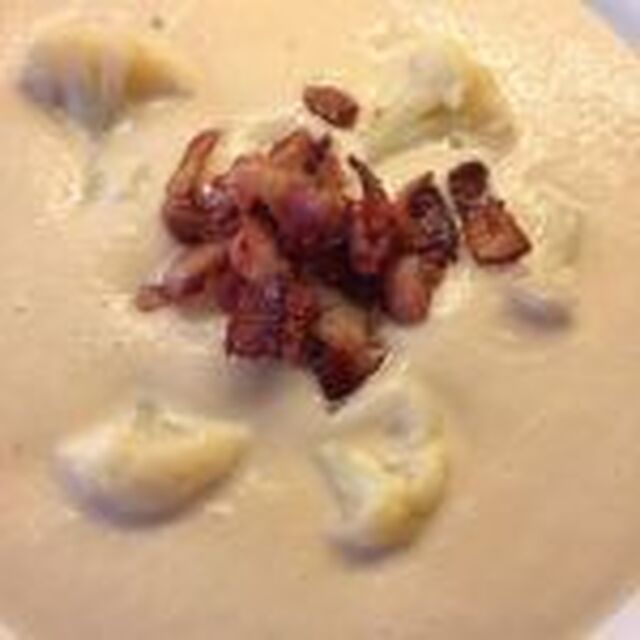 Kremet blomkålsuppe med bacon