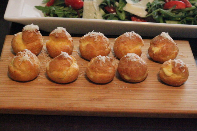 Salte chouquettes med parmesankrem