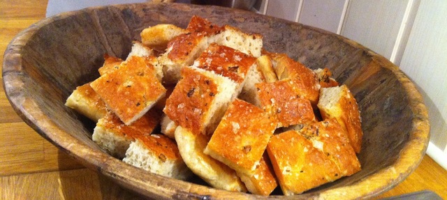 Focacciabrød med hvitløk og rosmarinolje