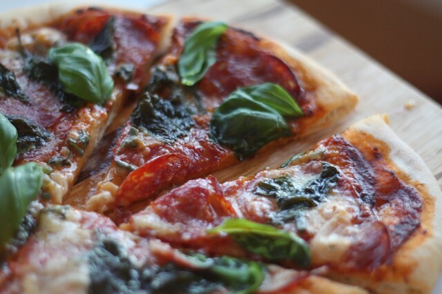 Italiensk pizza med blåmuggost og chorizo