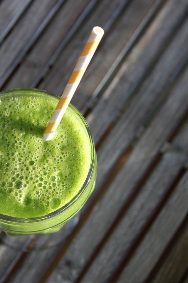 Sunn og grønn frokost-smoothie