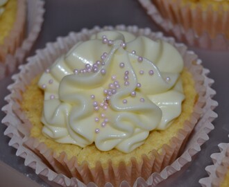 Vanilje Cupcakes med Pasjonfrukt-frosting