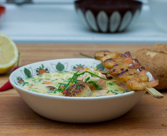 Kremet fiskesuppe med laks og kamskjell