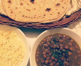 Kala chana masala – Sorte kikerter i masalagryte