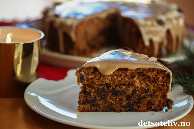 Gløggkake med rosiner og mandler