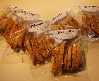 Biscotti med mandler, nøtter og tørket frukt