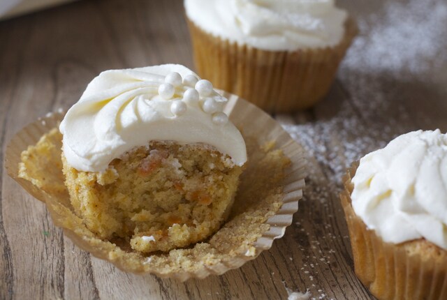 Gulrot cupcakes med deilig kremost frosting