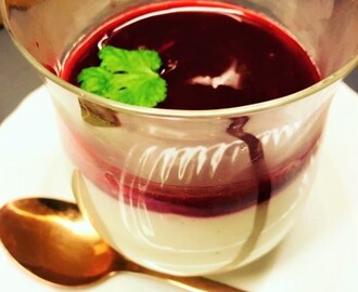 Sunnere Panna cotta m/ coulis