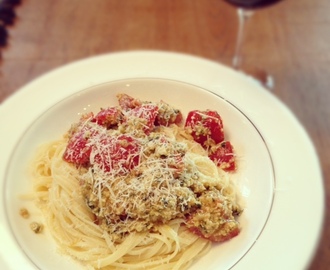 Spaghetti med mandel-basilikum-pesto