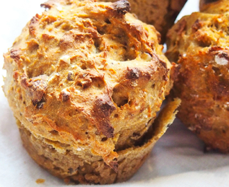 Søte scones med hasselnøtter; sukkerfri og fettfattig