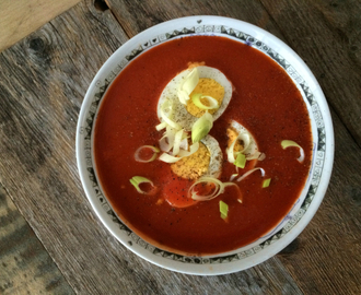 Tomatsuppe med chili og egg