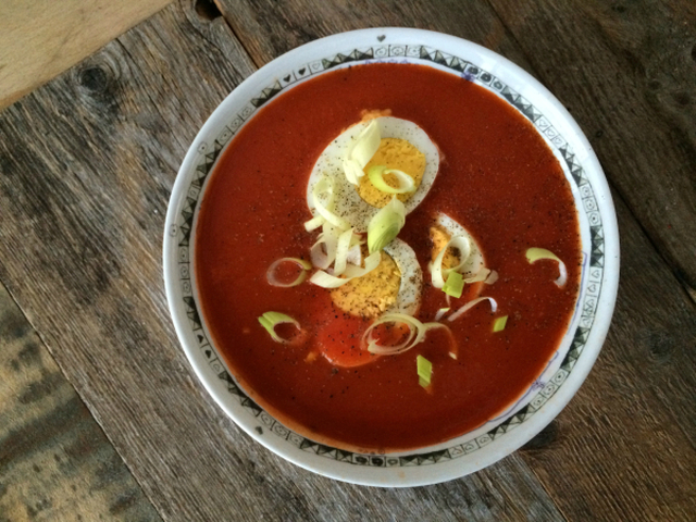Tomatsuppe med chili og egg