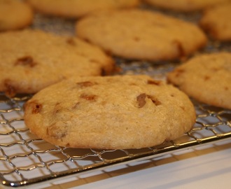 Daim chip cookies