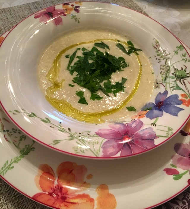 Suppe av hvite asparges