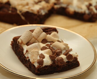 Brownie med marshmallows og sjokolade