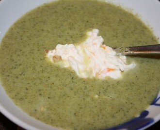 Brokkolisuppe med ostekrem