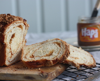 Luftig brød med Hapå, kanel og crumbletopping!