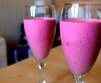 Mettende bringebærsmoothie